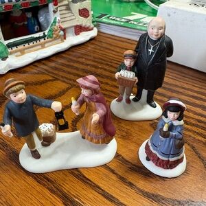 DEPT 56 A PEACEFUL GLOW ON CHRISTMAS EVE 3 PIECE FIGURINES W/ORIGINAL BOX